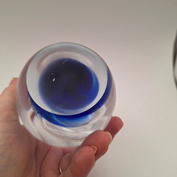 DYNASTY GALLERY HEIRLOOM COLLECTION EGG SHAPED GLASS PAPERWEIGHT COBALT & CLEAR - Picture 7 of 13